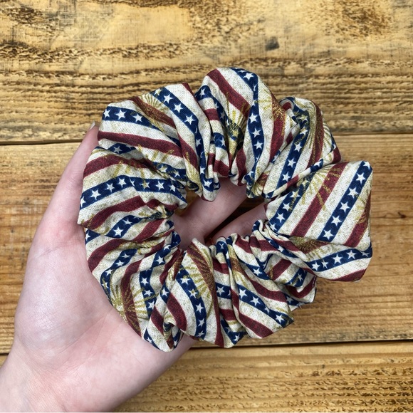 Patriotic Wristlet Keychain and Scrunchie Set - Stars and fireworks, 4th of july - Picture 3 of 3